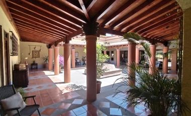 Casa en Club Campestre de un piso estilo hacienda mexicana