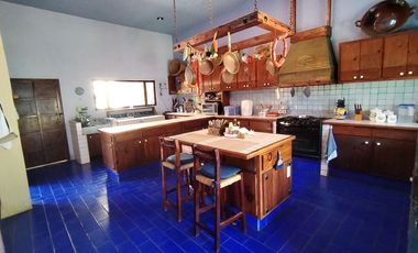Casa en Club Campestre de un piso estilo hacienda mexicana