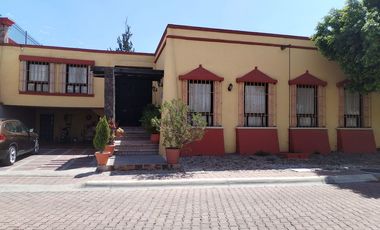 Casa en Club Campestre de un piso estilo hacienda mexicana
