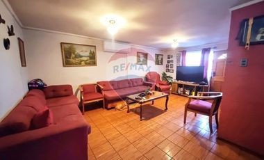 Amplia casa con excelente conectividad