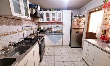 Amplia casa con excelente conectividad