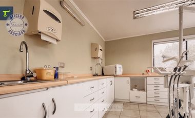 Oficina en Arriendo en Los Robles esquina Quillayes