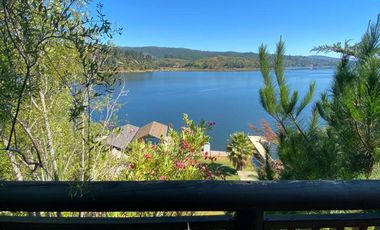 INMEJORABLE CASA EN ORILLA DE LAGO VICHUQUEN