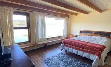 INMEJORABLE CASA EN ORILLA DE LAGO VICHUQUEN