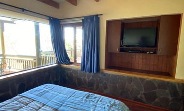 INMEJORABLE CASA EN ORILLA DE LAGO VICHUQUEN