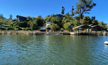 INMEJORABLE CASA EN ORILLA DE LAGO VICHUQUEN