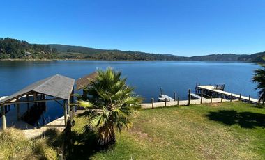 INMEJORABLE CASA EN ORILLA DE LAGO VICHUQUEN
