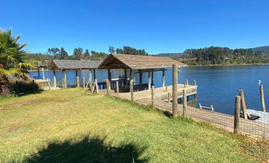 INMEJORABLE CASA EN ORILLA DE LAGO VICHUQUEN