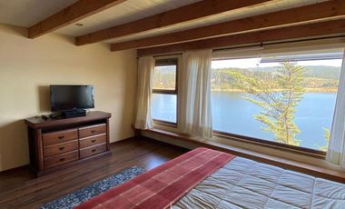 INMEJORABLE CASA EN ORILLA DE LAGO VICHUQUEN