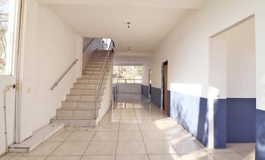 LOCAL COMERCIAL CON OFICINAS EN RENTA EN MORELIA, AV. ACUEDUCTO.