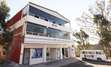 LOCAL COMERCIAL CON OFICINAS EN RENTA EN MORELIA, AV. ACUEDUCTO.