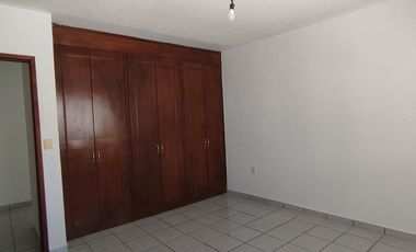 Espacios amplios, a pie de calle Corregidora Queretaro 3 recamaras No mascotas