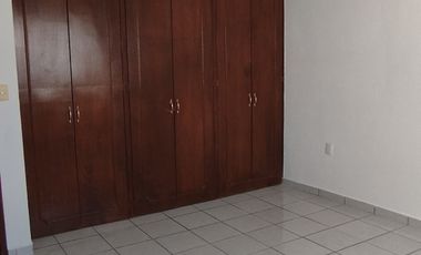 Espacios amplios, a pie de calle Corregidora Queretaro 3 recamaras No mascotas