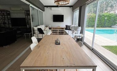 Casa estilo moderno en Barrio Santa Juana