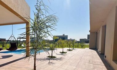 VENTA DE CASA DE 4 AMB CON PISCINA EN EL BARRIO LA ALAMEDA CANNING