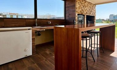 VENTA DE CASA DE 4 AMB CON PISCINA EN EL BARRIO LA ALAMEDA CANNING