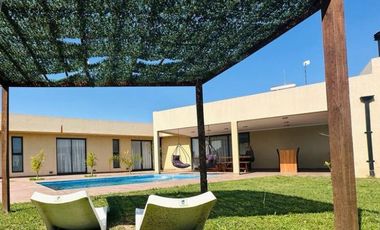 VENTA DE CASA DE 4 AMB CON PISCINA EN EL BARRIO LA ALAMEDA CANNING