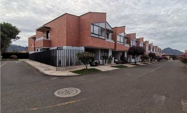 Venta de hermosa casa en unidad cerrada en la ceja (LDC)