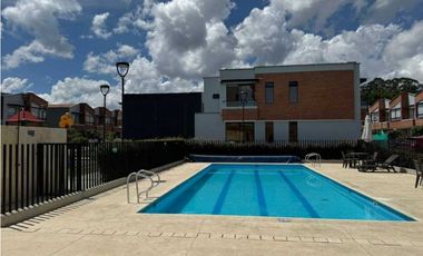 Venta de hermosa casa en unidad cerrada en la ceja (LDC)