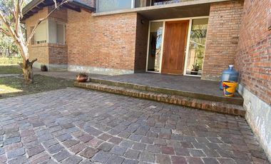 Casa en Funes