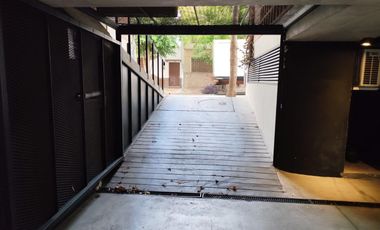 Cochera cubierta en  venta