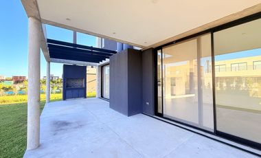 Casa en venta en Araucarias sobre lote interno