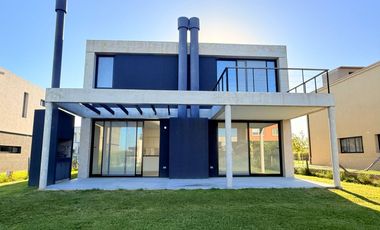 Casa en venta en Araucarias sobre lote interno