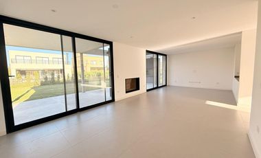 Casa en venta en Araucarias sobre lote interno