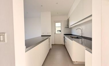 Casa en venta en Araucarias sobre lote interno
