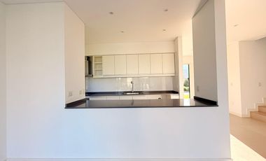 Casa en venta en Araucarias sobre lote interno