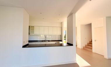 Casa en venta en Araucarias sobre lote interno