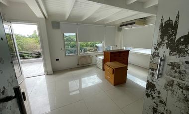 Importante Casa en Las Delicias 4 dormitorios, con pileta, q