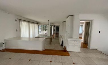 Importante Casa en Las Delicias 4 dormitorios, con pileta, q