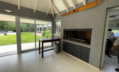 Importante Casa en Las Delicias 4 dormitorios, con pileta, q