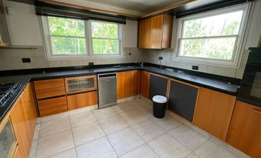 Importante Casa en Las Delicias 4 dormitorios, con pileta, q