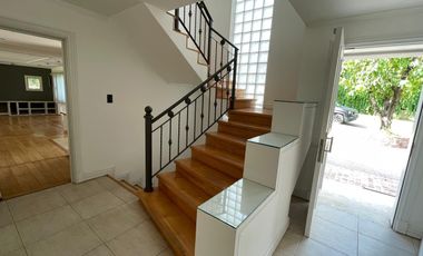 Importante Casa en Las Delicias 4 dormitorios, con pileta, q