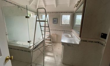 Importante Casa en Las Delicias 4 dormitorios, con pileta, q