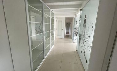 Importante Casa en Las Delicias 4 dormitorios, con pileta, q
