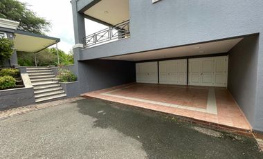 Importante Casa en Las Delicias 4 dormitorios, con pileta, q
