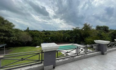 Importante Casa en Las Delicias 4 dormitorios, con pileta, q