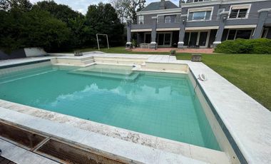 Importante Casa en Las Delicias 4 dormitorios, con pileta, q