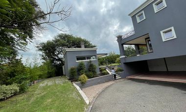 Importante Casa en Las Delicias 4 dormitorios, con pileta, q