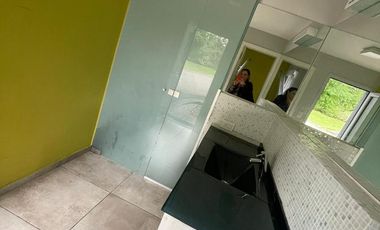 Importante Casa en Las Delicias 4 dormitorios, con pileta, q