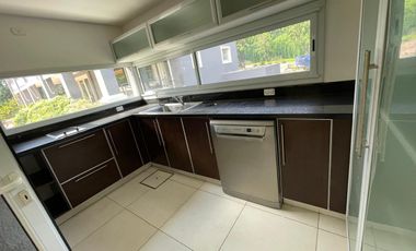 Importante Casa en Las Delicias 4 dormitorios, con pileta, q