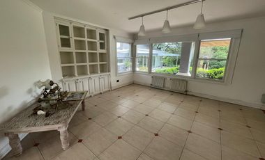 Importante Casa en Las Delicias 4 dormitorios, con pileta, q