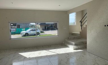 CASA EN VENTA DE 4 AMBIENTES EN LA ALAMEDA
