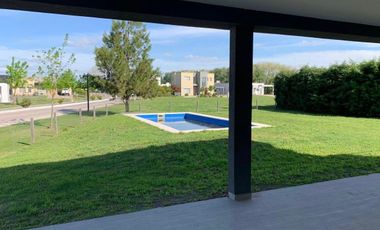 CASA EN VENTA DE 4 AMBIENTES EN LA ALAMEDA
