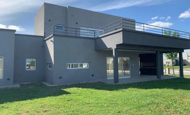 CASA EN VENTA DE 4 AMBIENTES EN LA ALAMEDA