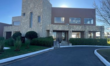 CASA EN VENTA DE 4 AMBIENTES EN LA ALAMEDA