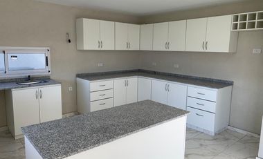 CASA EN VENTA DE 4 AMBIENTES EN LA ALAMEDA